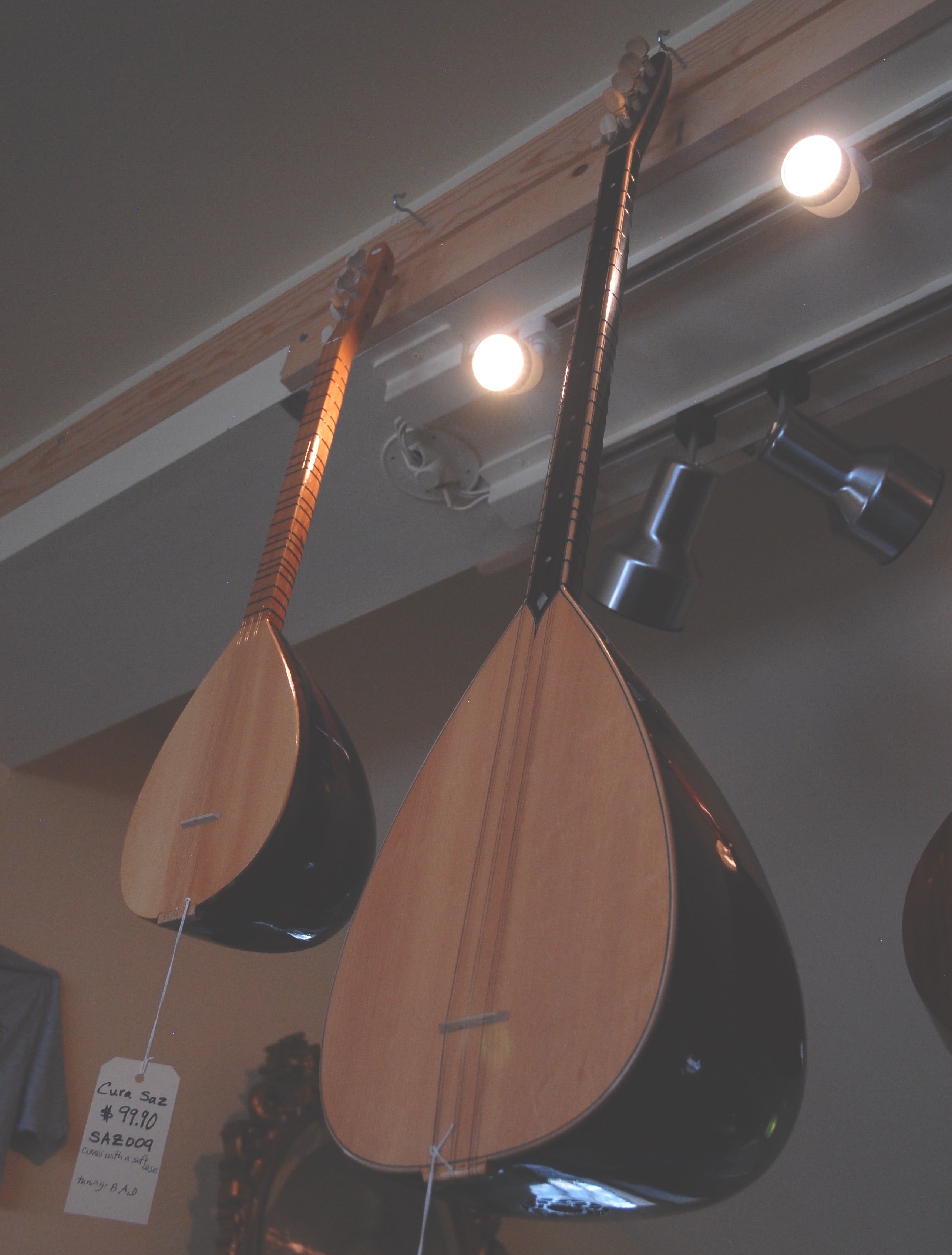 Porno filmlarni takroriy tomosha qilish Jinsiy aloqa mashinasida paypoqlarda