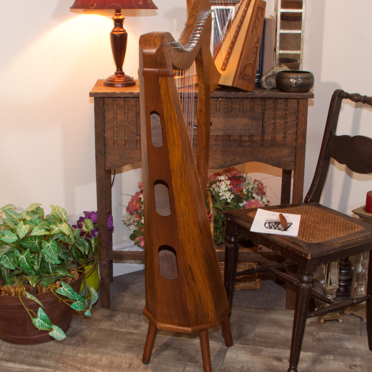 Roosebeck Minstrel Harp 29-String, Chelby Levers Sheesham 5 Panel With Pedestal