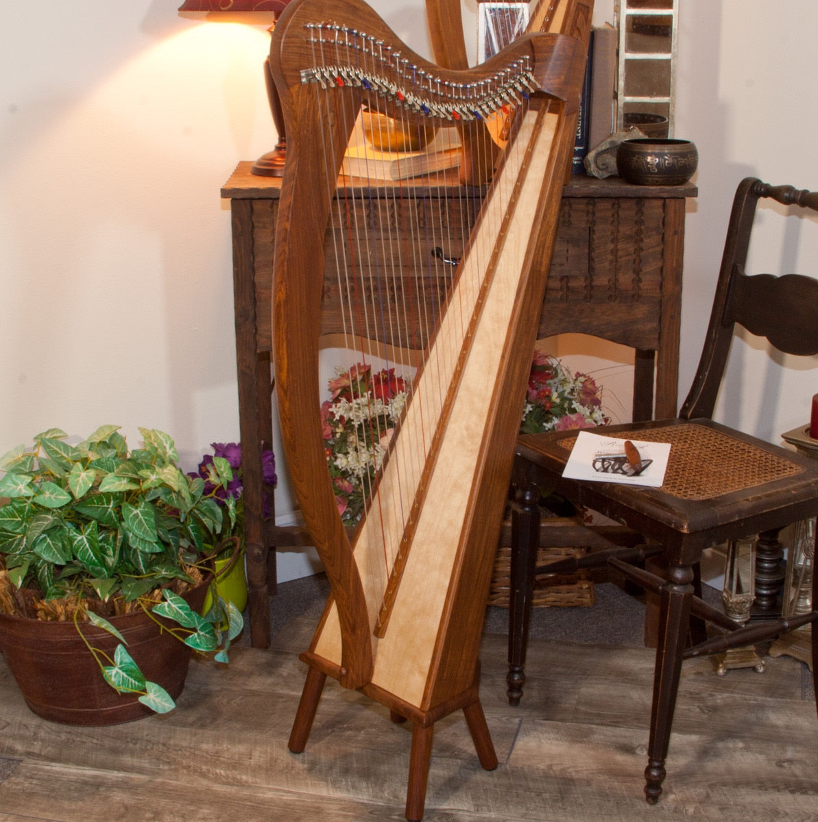 Roosebeck Minstrel Harp 29-String, Chelby Levers Sheesham 5 Panel With Pedestal