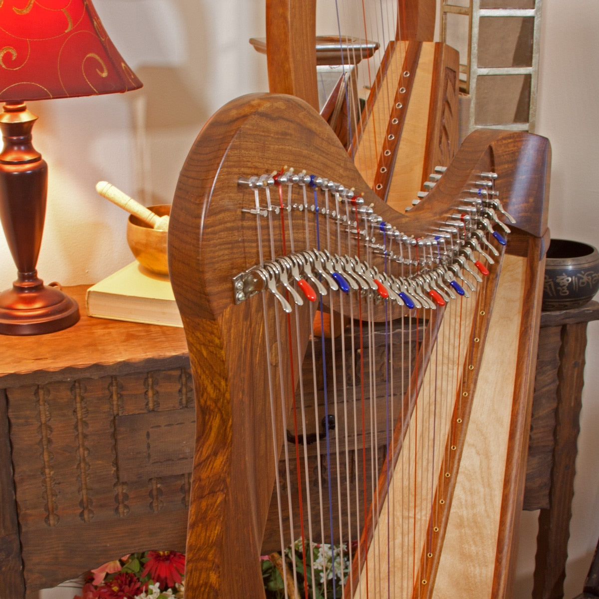 Roosebeck Minstrel Harp 29-String, Chelby Levers Sheesham 5 Panel With Pedestal