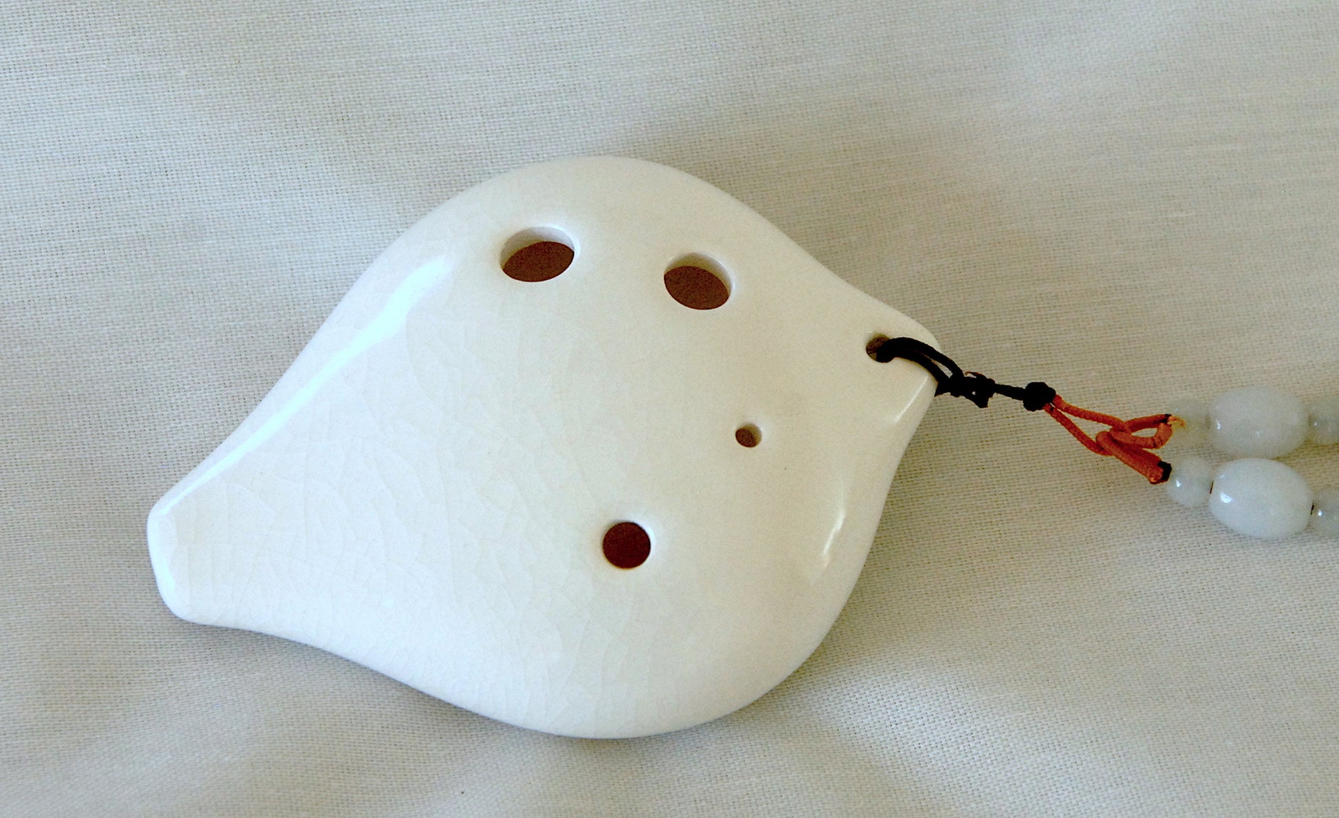 6-hole Ceramic Soprano Seedpod Ocarina in F Ocarinas Lark in the Morning Smoke White Crackle