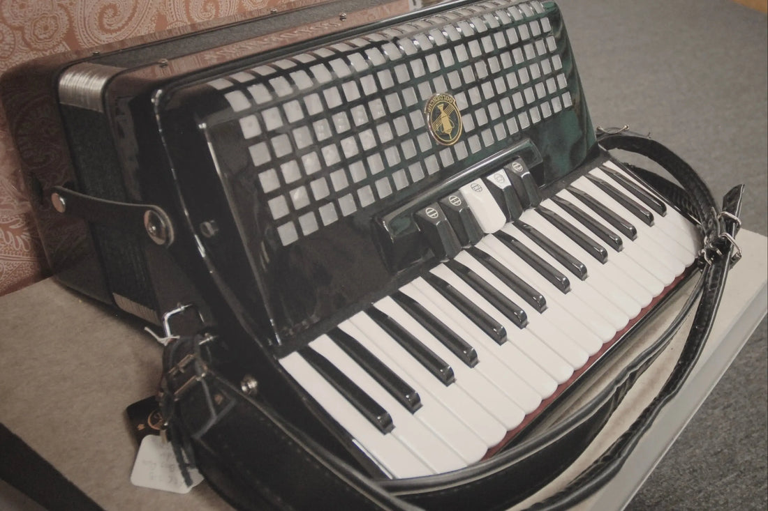 Accordions Lark in the Morning