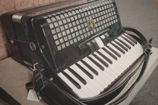Accordions Lark in the Morning