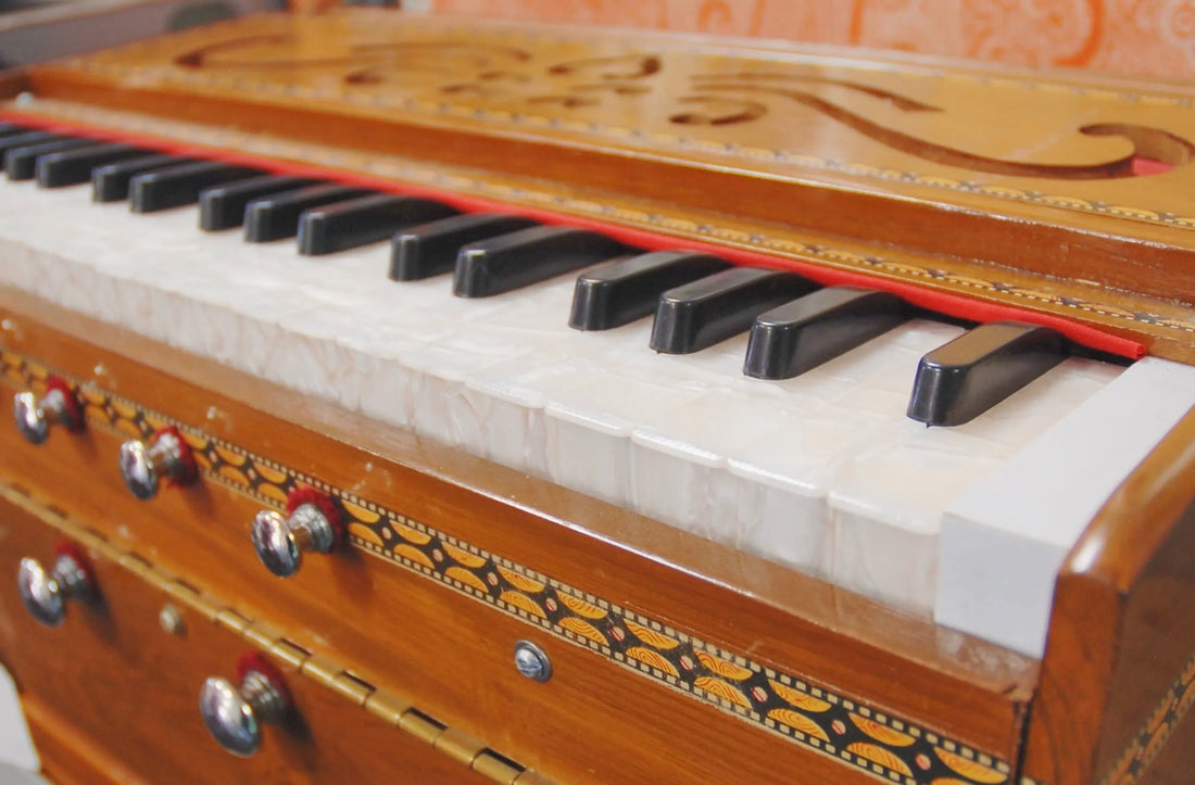 Harmoniums Lark in the Morning