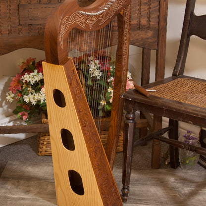 Roosebeck Heather Harp 22-String, Chelby Levers, Sheesham Thistle