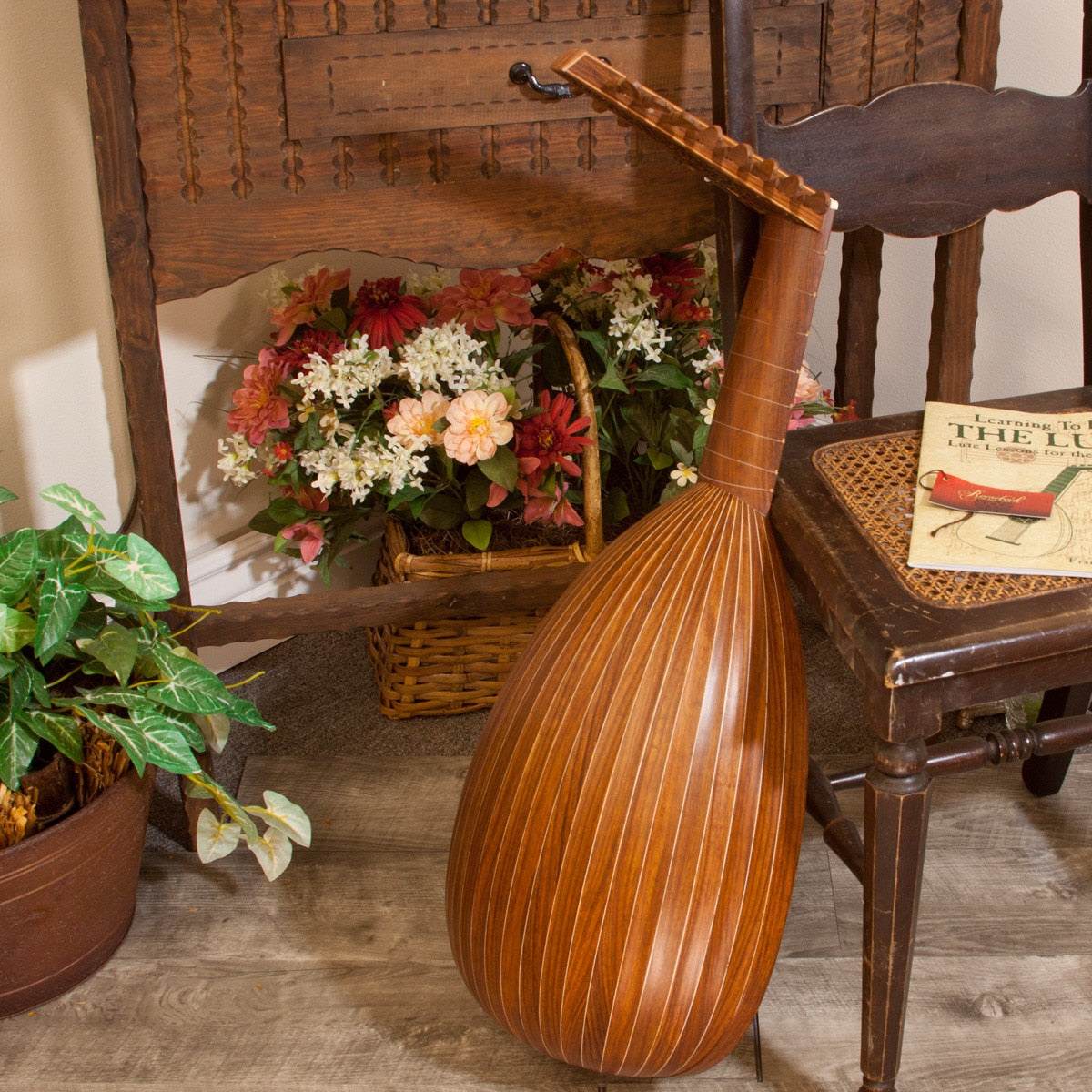 Deluxe 8-Course Lute - Sheesham & Spruce | Roosebeck – Lark in the
