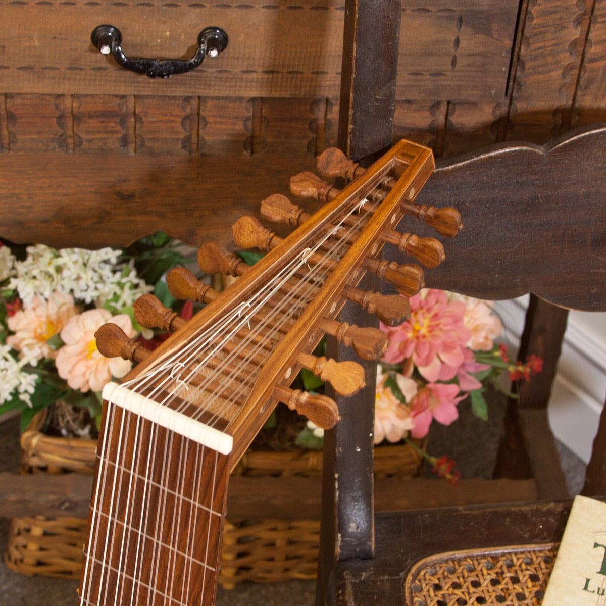 Deluxe 8-Course Lute - Sheesham & Spruce | Roosebeck – Lark in the